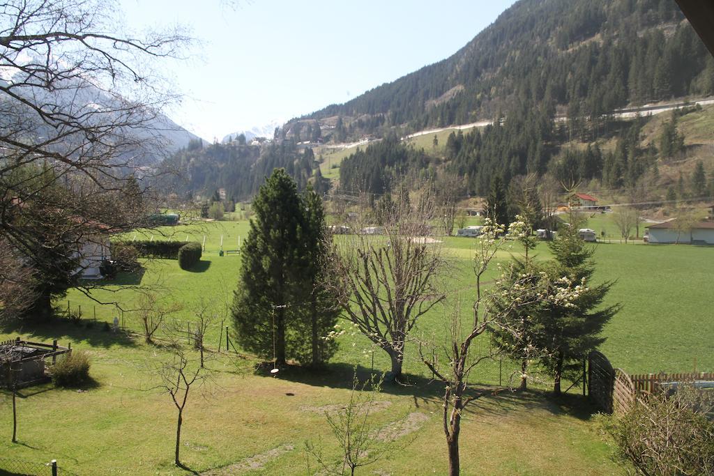 Villa Schnuck - Das Rote Ferienhaus Bad Gastein Exterior photo
